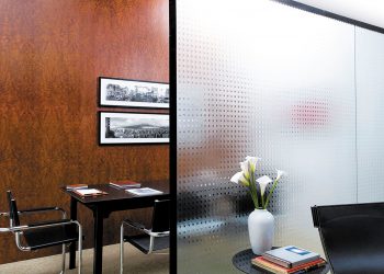 Os vidros texturizados retornam com força total na decoração