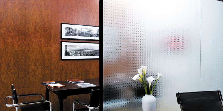 Os vidros texturizados retornam com força total na decoração